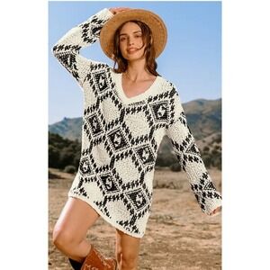 NWT Cupshe Women Sz L Chenille Knit V Neck Long Sleeve Geo Print Sweater Resort